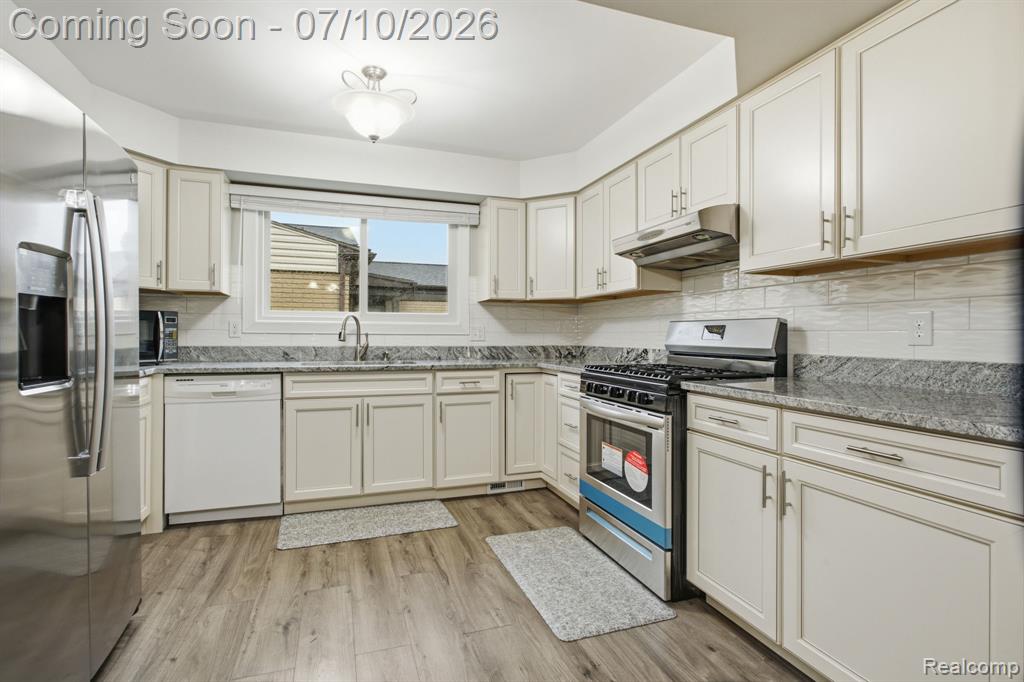 40042 Stimpson Drive, Sterling Heights, MI 48310 — Photo 7