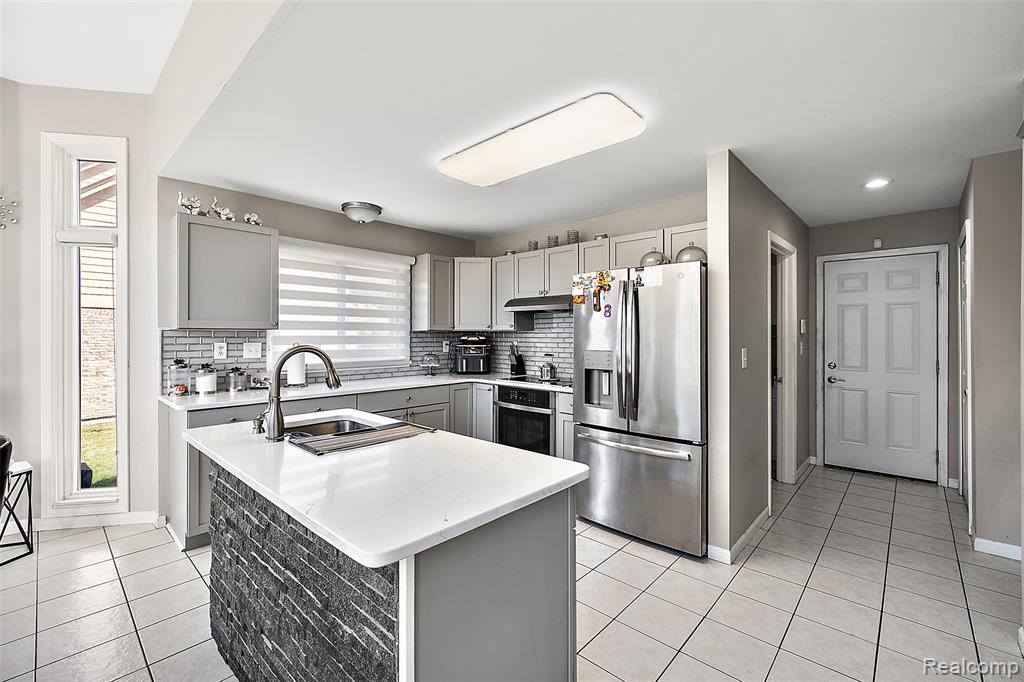 43187 Vintners Place Drive, Sterling Heights, MI 48314 — Photo 14