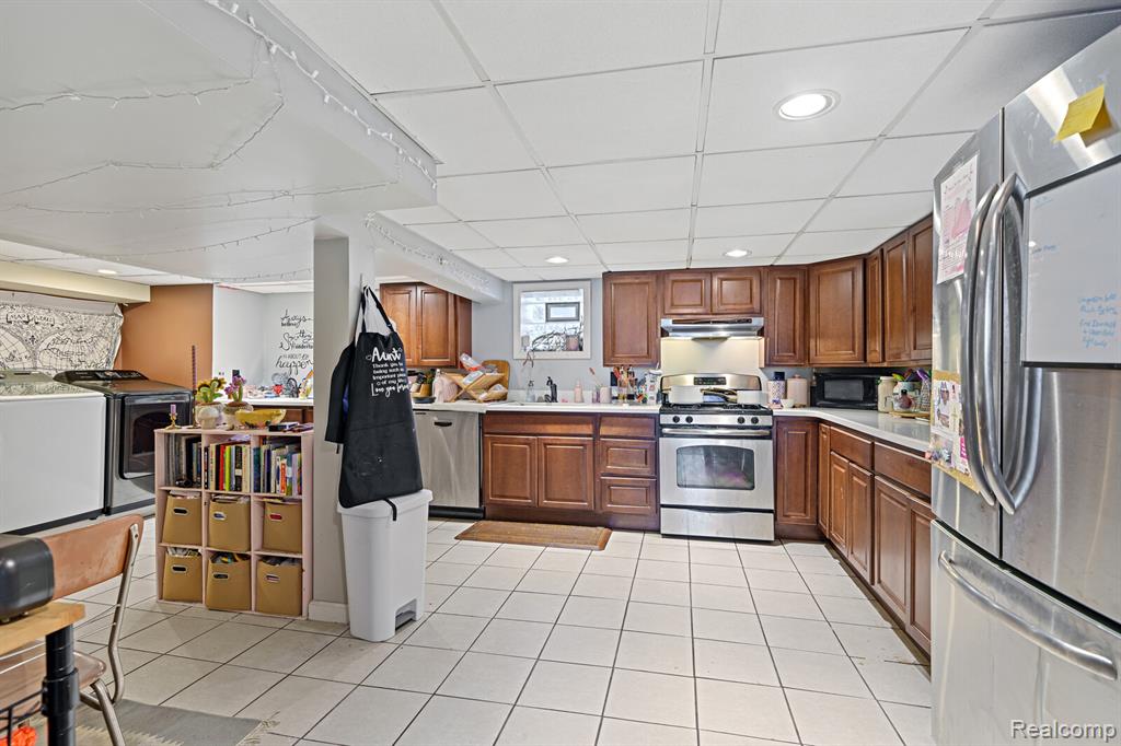 243 E Edsel Ford, Detroit, MI 48202 — Photo 37