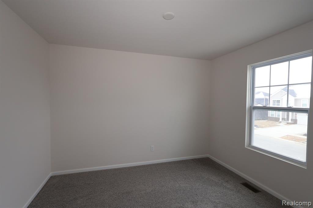 395 EDGE BROOK Drive, Holly, MI 48442 — Photo 22