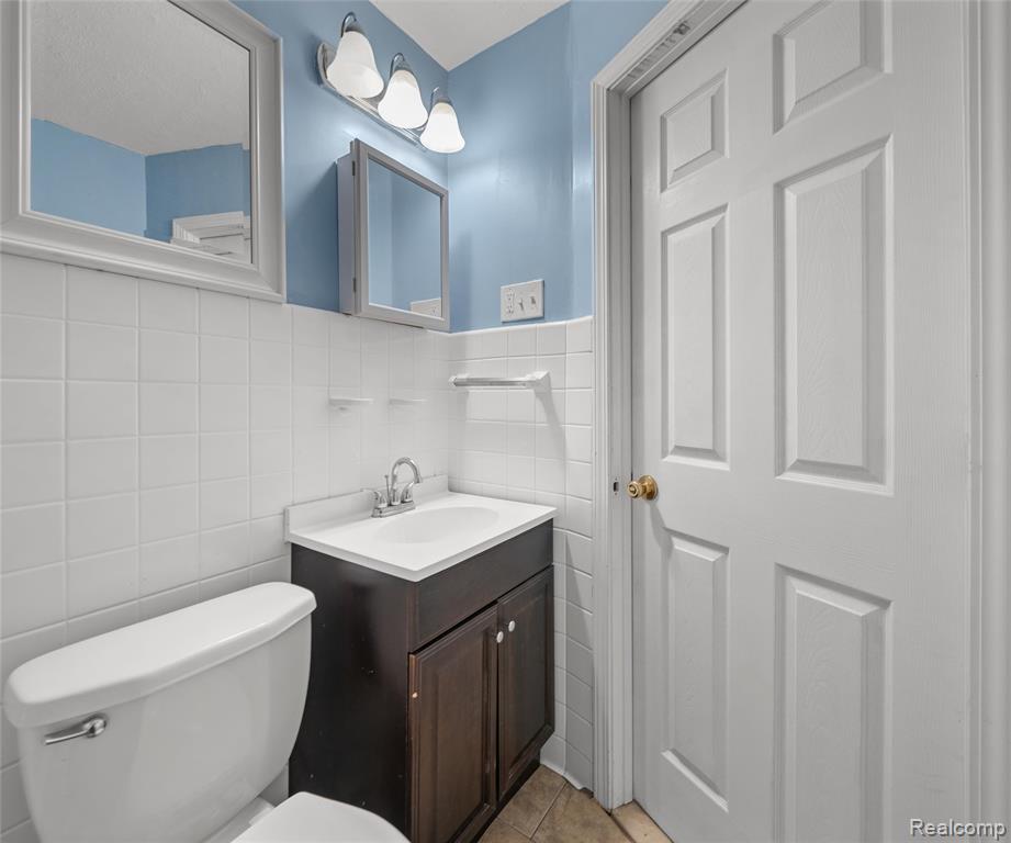 8916 Deering Street, Livonia, MI 48150 — Photo 25