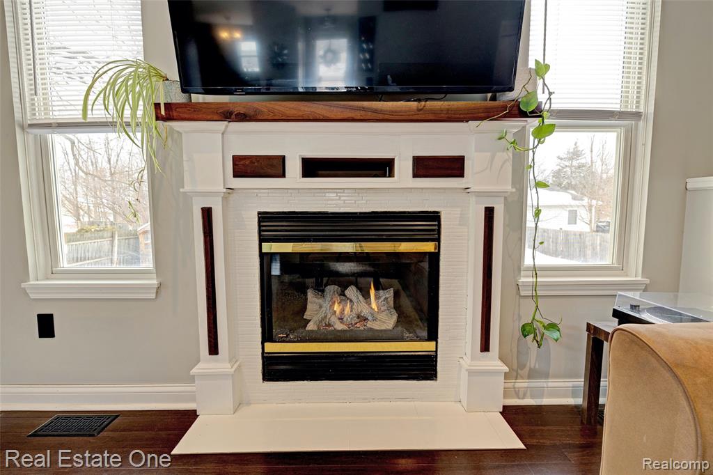 10147 Erie Street, Goodrich Vlg, MI — Photo 4