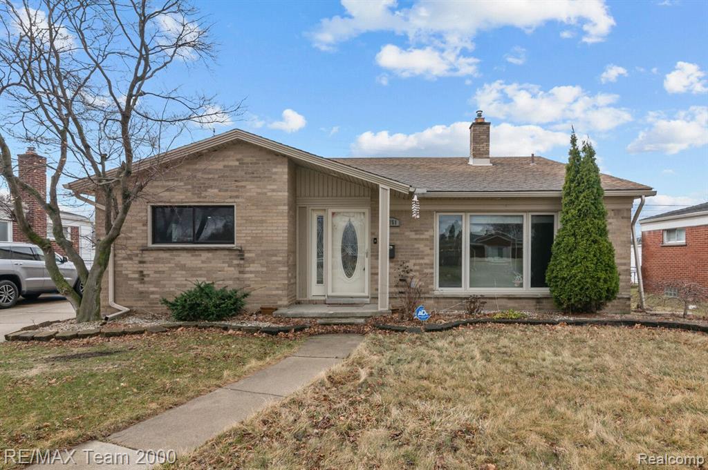 6751 N CHARLESWORTH Street, Dearborn Heights, MI 48127 — Photo 2