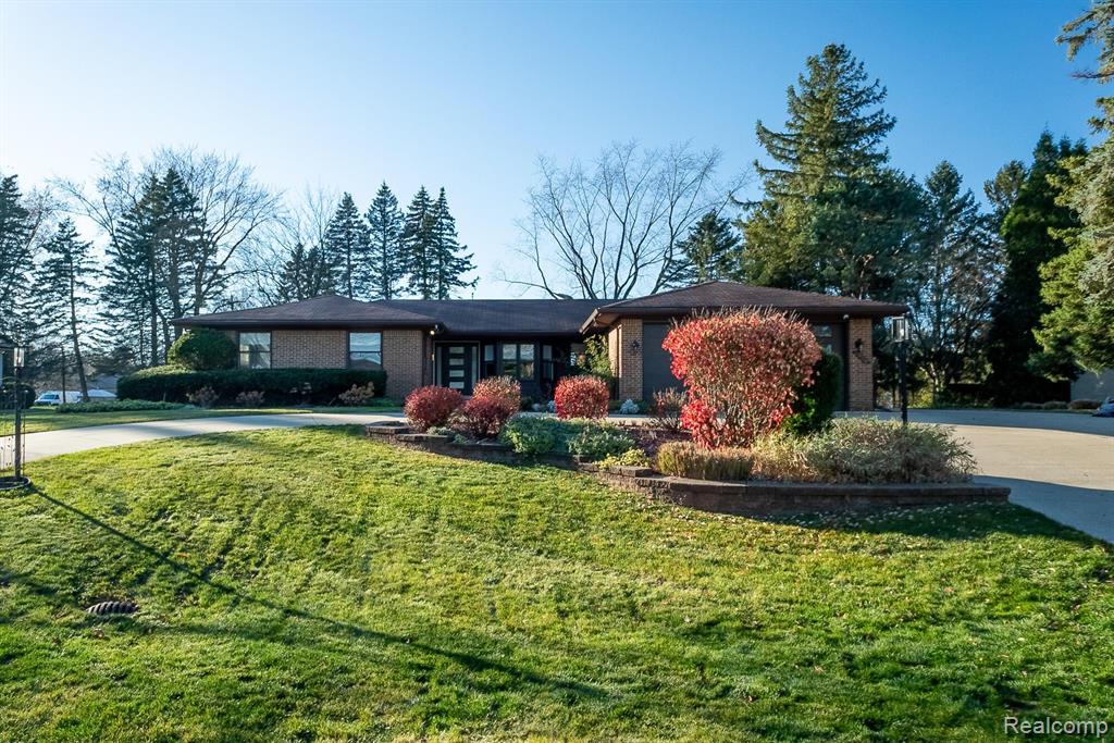 6865 FREDMOOR Drive, Troy, MI 48098 — Photo 2