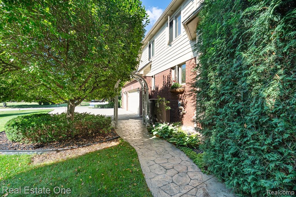 6615 Chatham Circle, Rochester Hills, MI 48306 — Photo 50