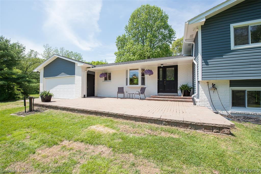4225 N Tipsico Lake Road, Hartland, MI 48353 — Photo 2