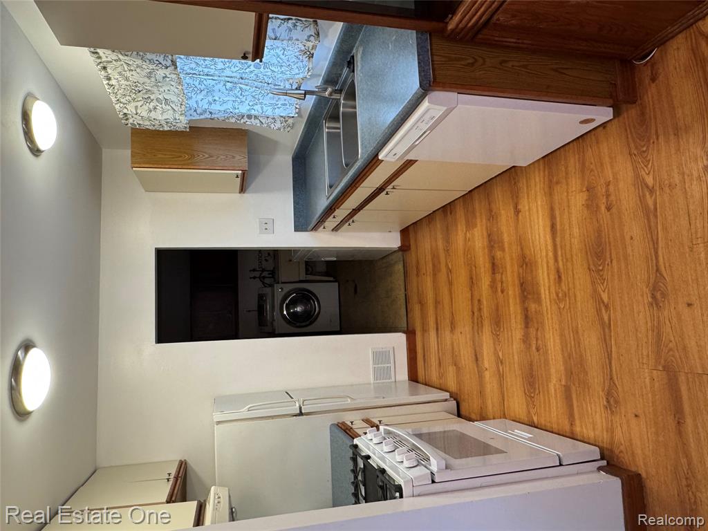 4025 Cresthaven Drive, Waterford, MI 48328 — Photo 5