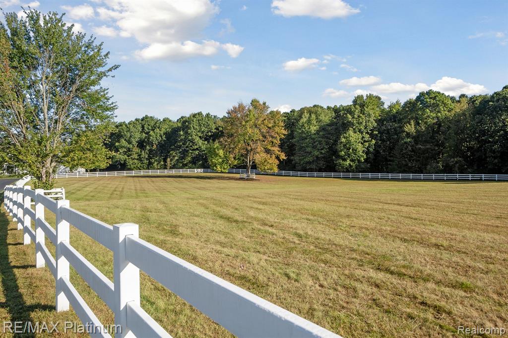 3304 OUTBACK Trail, Pinckney, MI 48169 — Photo 35
