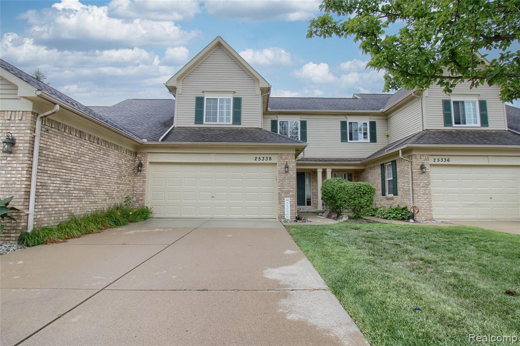 25338 Petros Drive, Flat Rock, MI 48134