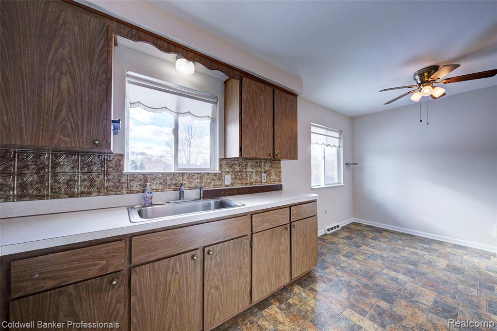 9555 Andersonville Road, Clarkston, MI — Photo 12