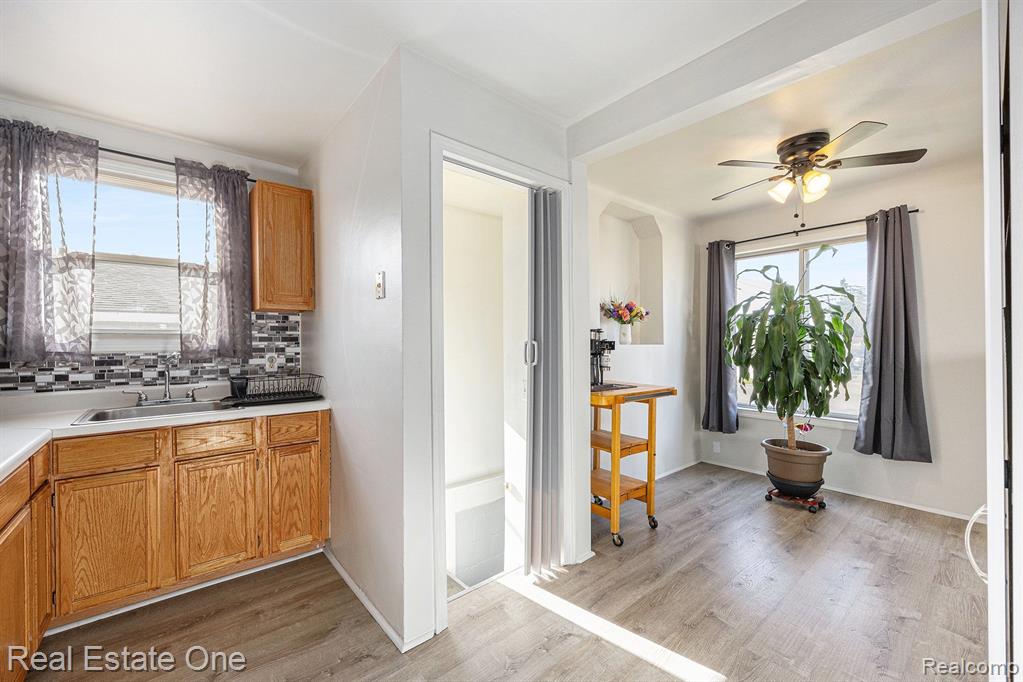558 E TENNYSON Avenue, Pontiac, MI 48340 — Photo 10