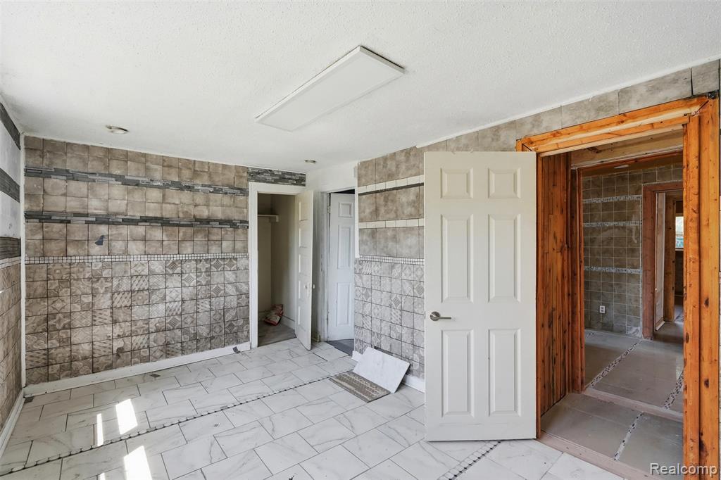 9388 Ward Street, Detroit, MI 48228 — Photo 18