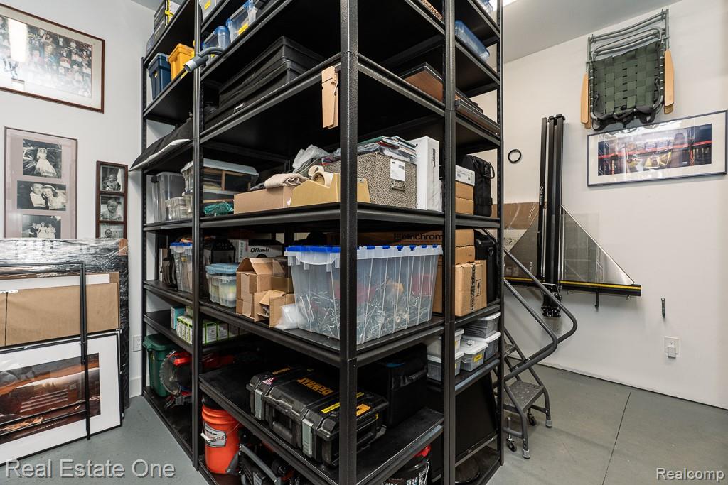 426 W University Drive, Rochester, MI 48307 — Photo 16