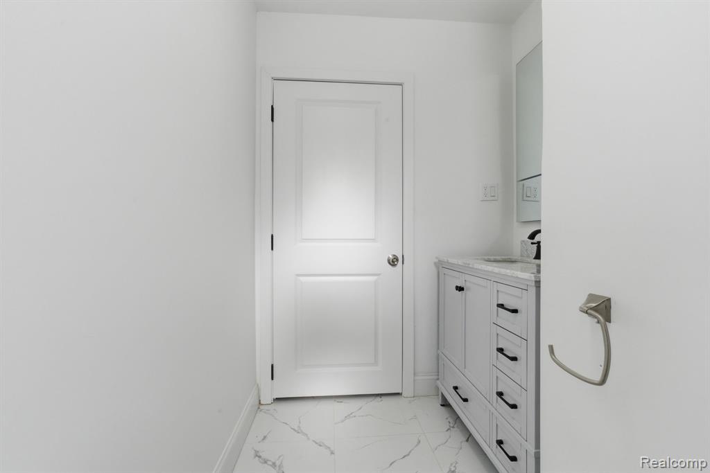 16022 Stephens Drive, Eastpointe, MI 48021 — Photo 10