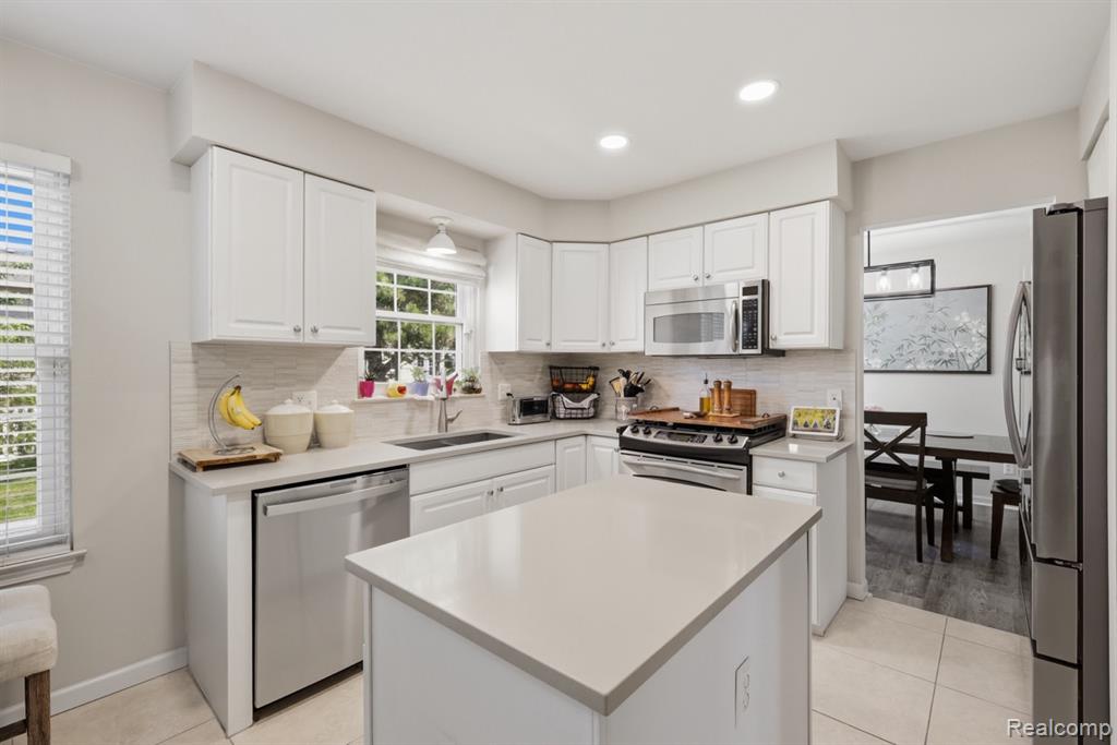 46604 Aarons Way, Canton, MI 48188 — Photo 11