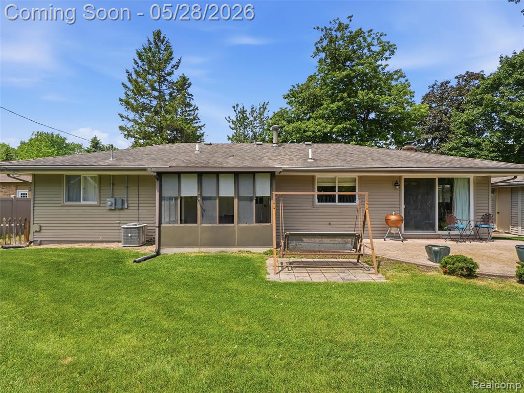 21156 Robinson Street, Farmington, MI 48336 — Photo 24