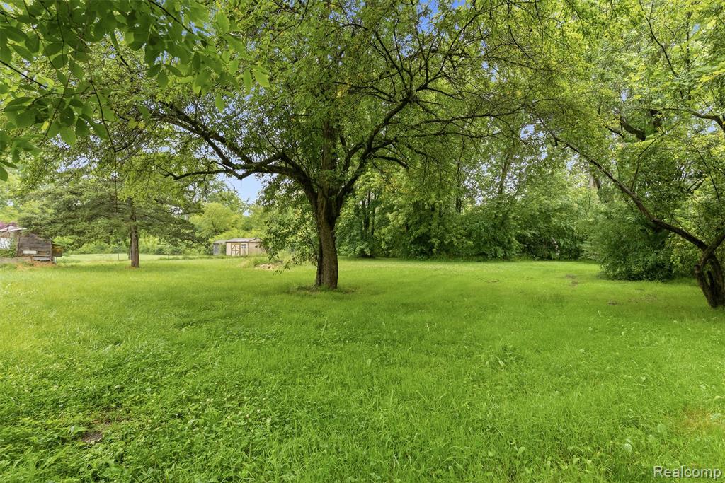 5121 Lippincott Boulevard, Burton, MI 48519 — Photo 25