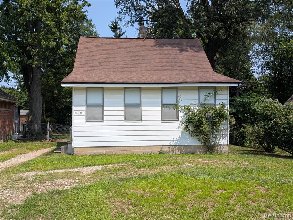 910 Michigan Street, Brighton, MI 48116 — front exterior