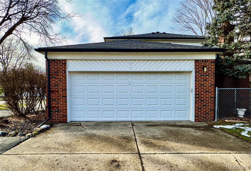 21660 Riverview Drive, Beverly Hills, MI 48025 — Photo 37
