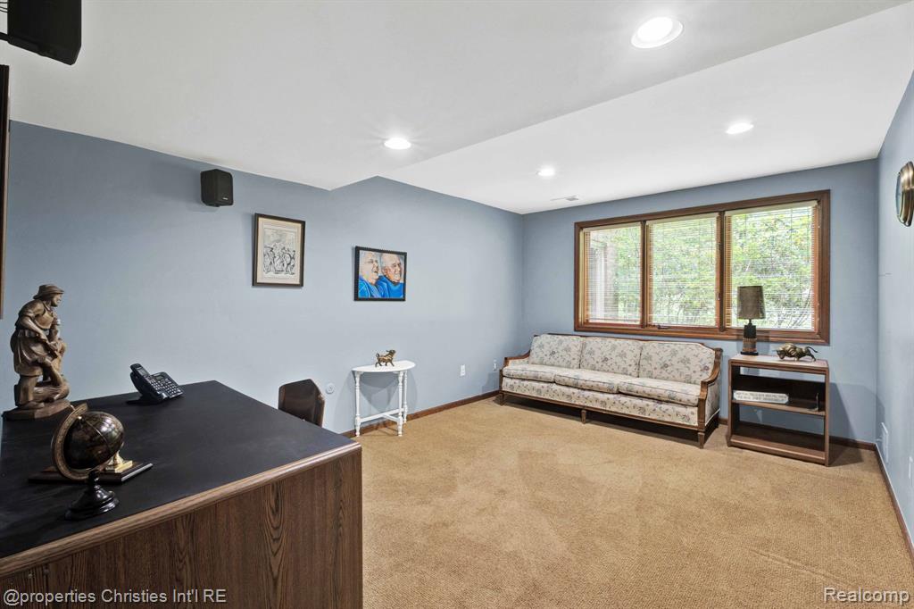 5641 SUSSEX Drive, Troy, MI 48098 — Photo 45