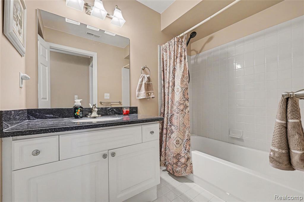 4578 Berkshire Drive, Sterling Heights, MI 48314 — Photo 23