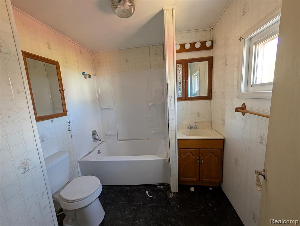 10611 W Saint Charles Road, Sumner, MI 48889 — Photo 8