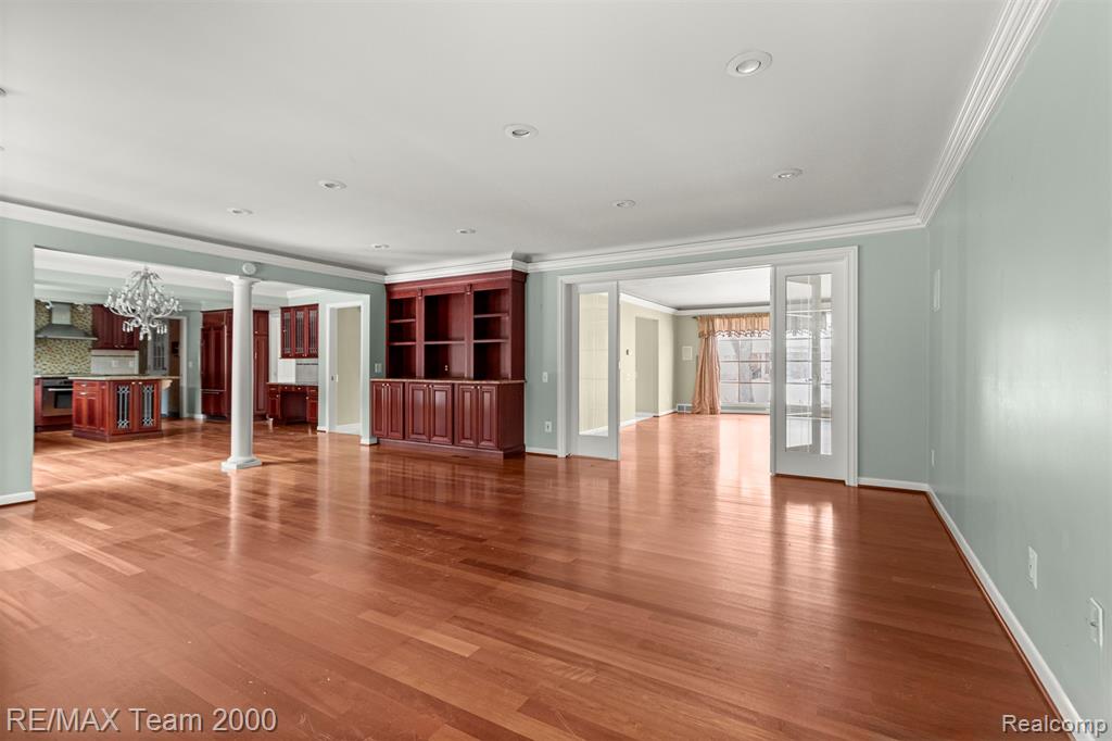 741 Briarcliff Drive, Grosse Pointe Woods, MI 48236 — Photo 13