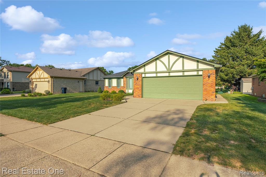 40444 La Grange Drive, Sterling Heights, MI 48313 — Photo 17