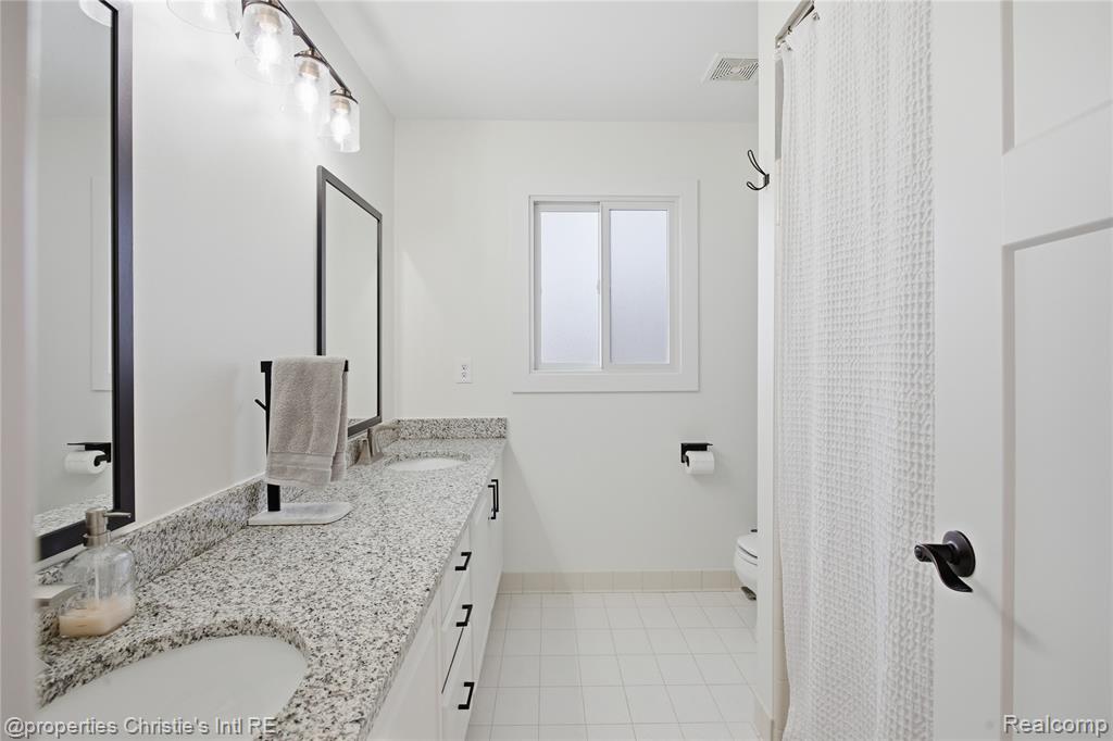 39663 Southpointe Avenue, Harrison Township, MI — Photo 22