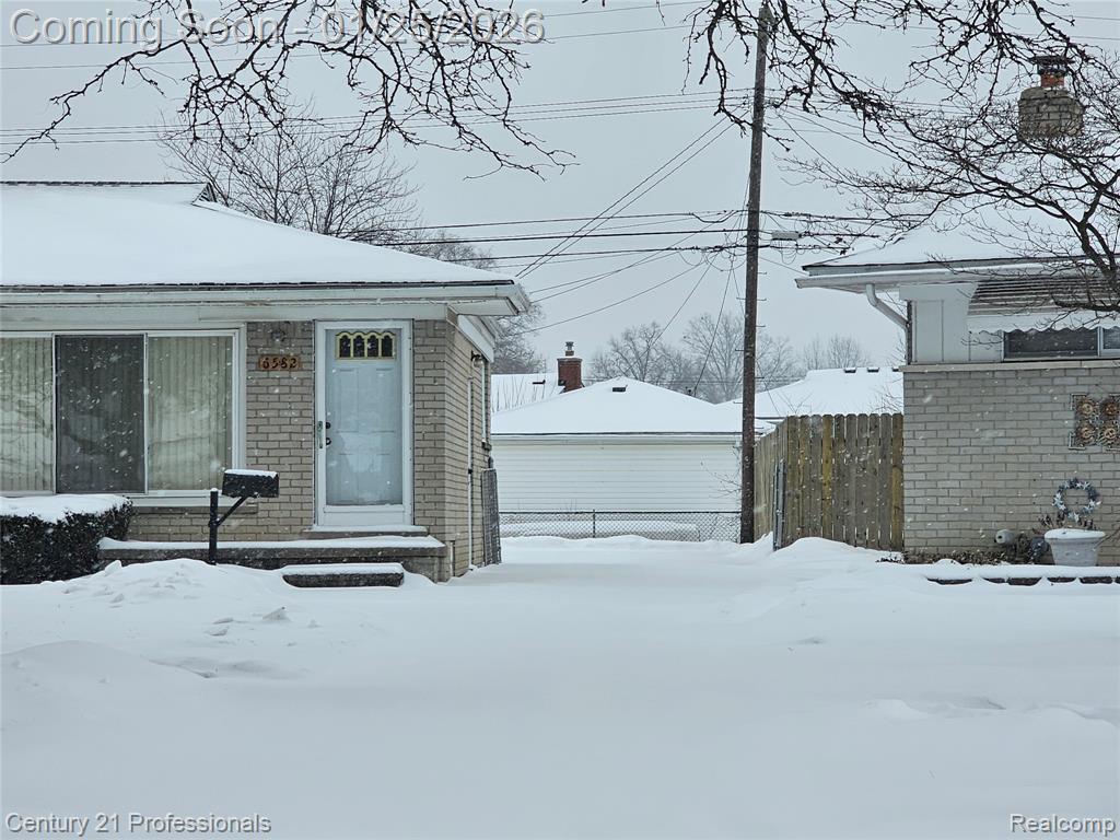 6582 Sterling Court, Garden City, MI — Photo 2