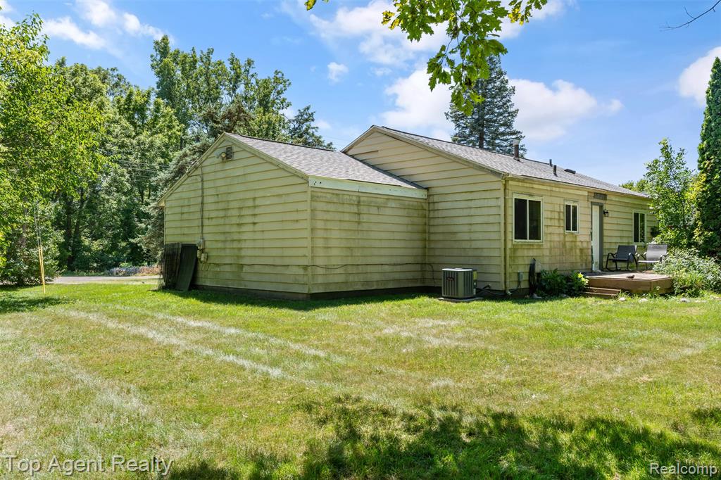 227 W Peterson Drive, Brighton, MI 48114 — Photo 20