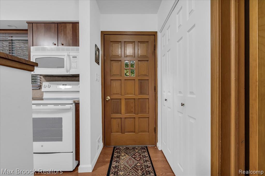 2419 Avondale Street W, Sylvan Lake, MI 48320 — Photo 14