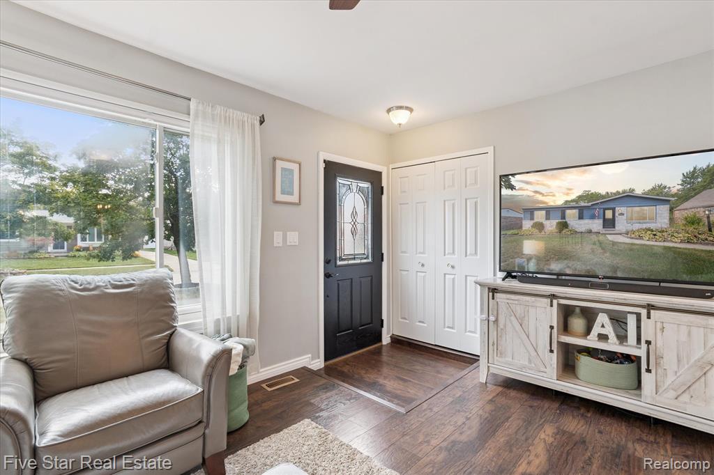 43592 Champlain Court, Canton, MI 48188 — Photo 6
