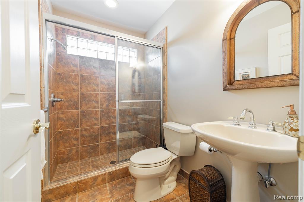 8555 Island Boulevard, Grosse Ile, MI 48138 — Photo 24