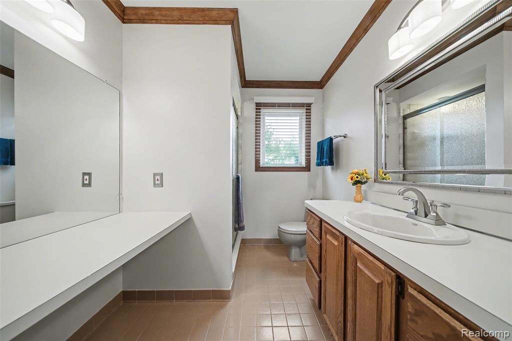 37764 Stableview Drive, Farmington, MI 48335 — Photo 32
