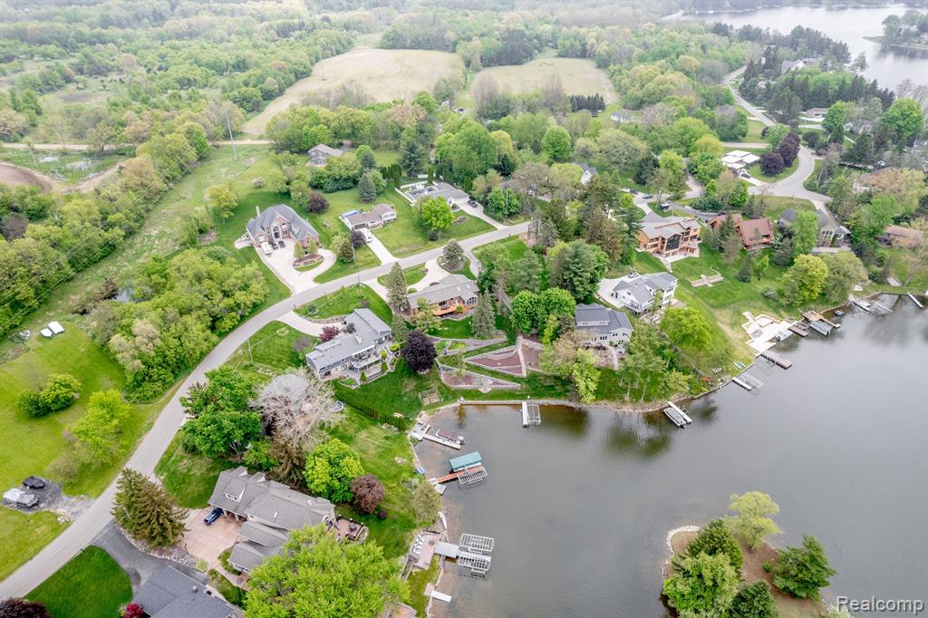 7488 DRIFTWOOD Drive, Fenton, MI 48430 — Photo 41