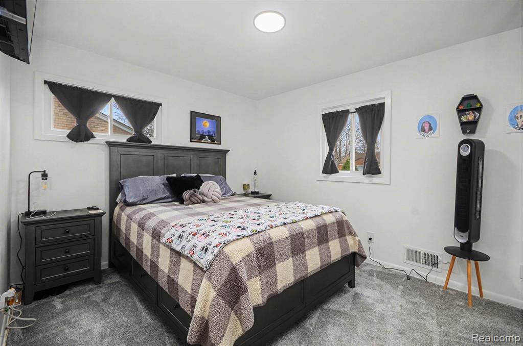 9871 Doris Street, Livonia, MI 48150 — Photo 11