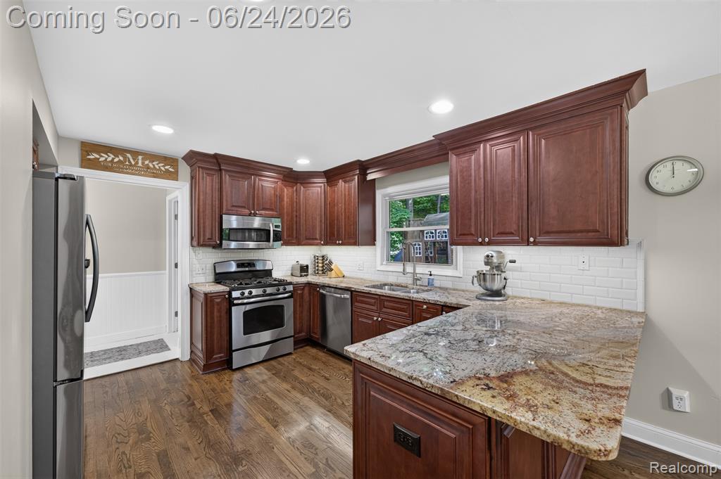 7556 Olde Sturbridge Trail, Clarkston, MI 48348 — Photo 9