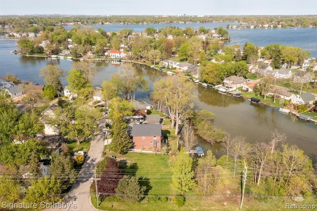 1389 S CASS LAKE Road, Waterford, MI 48328 — Photo 8