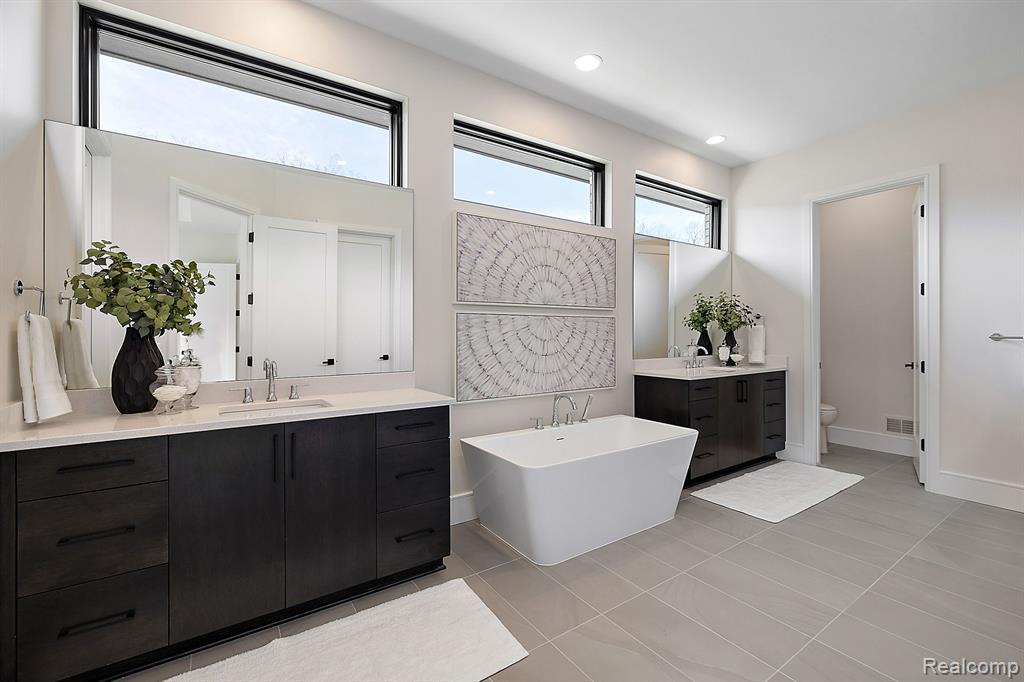 49351 VILLA Court, Novi, MI — Photo 15