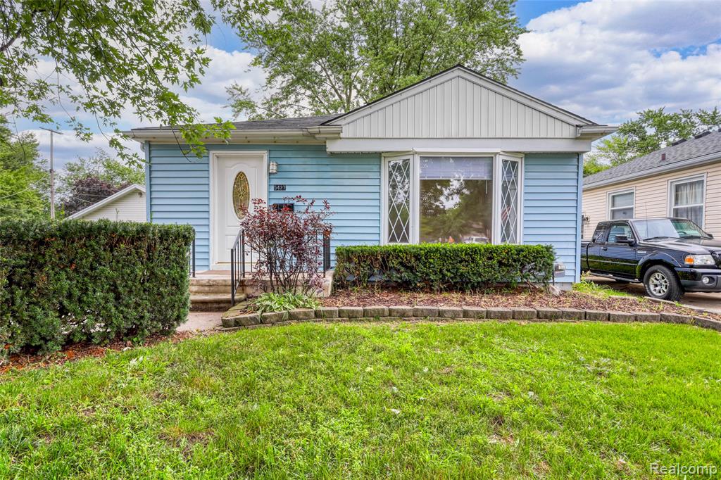 5427 NEWBERRY Street, Wayne, MI 48184 — front exterior
