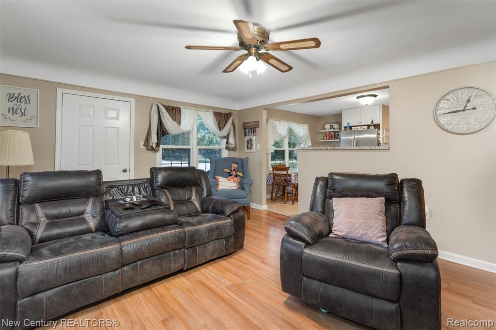5763 Graves Street, Waterford, MI 48327 — Photo 10