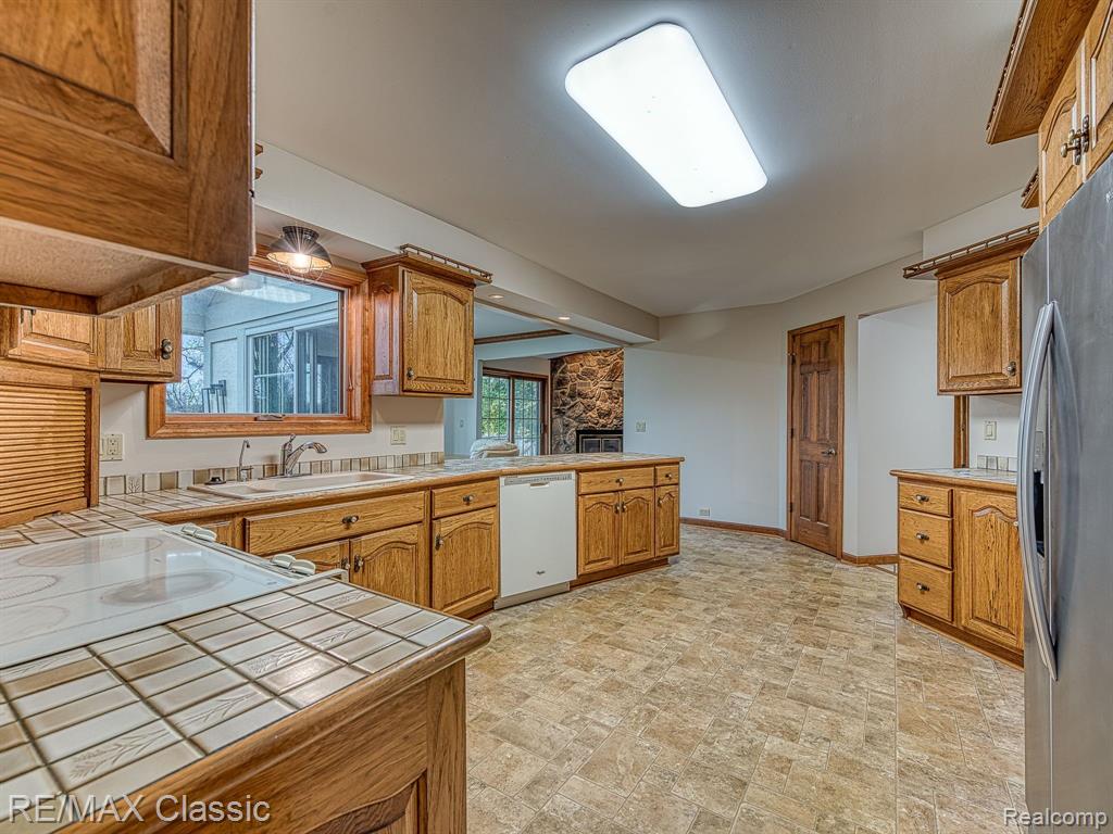 9415 N TERRITORIAL Road, Plymouth, MI 48170 — Photo 10