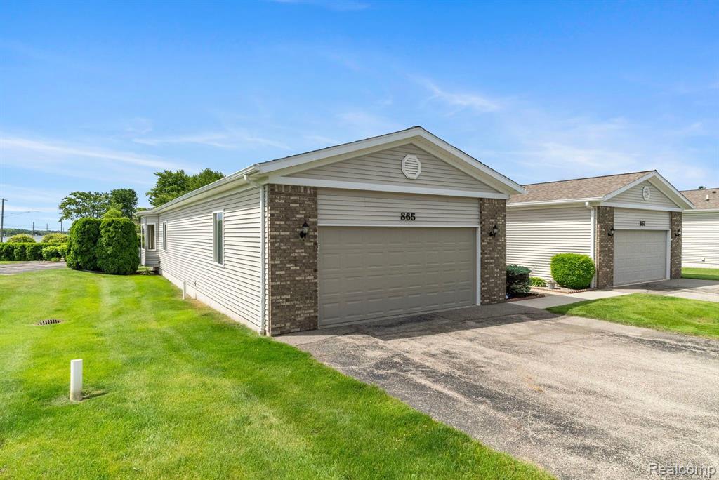 865 CRYSTAL Lane, Marysville, MI 48040 — Photo 10