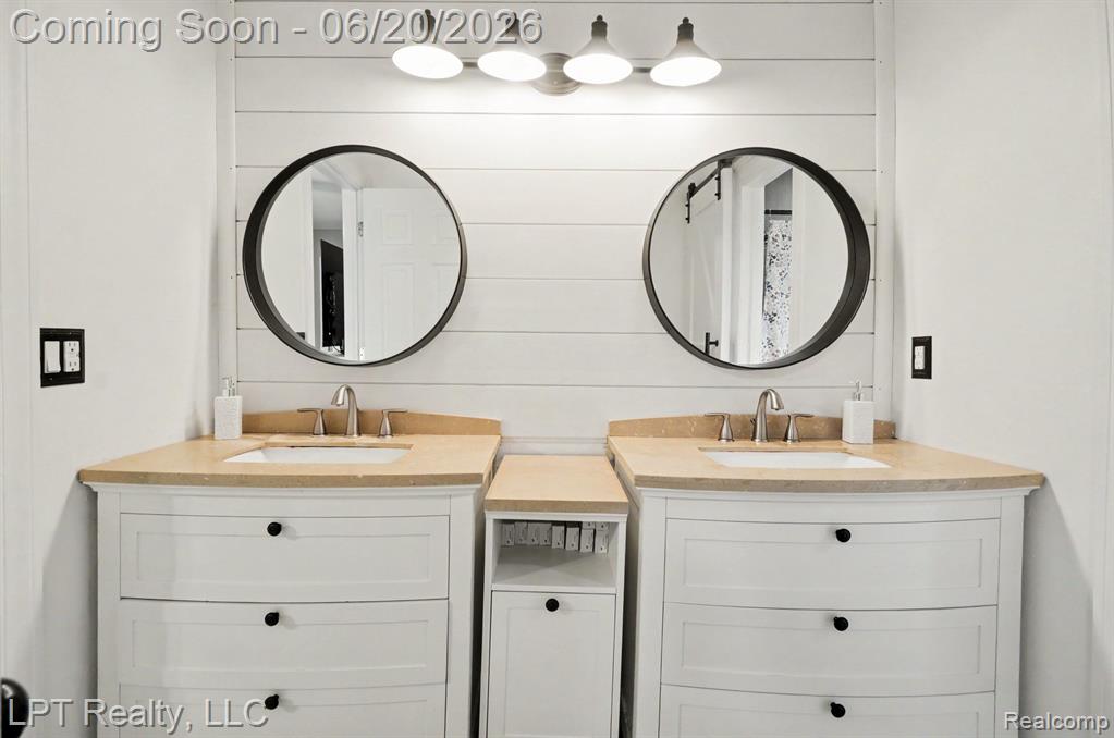 829 Langdon Court, Rochester Hills, MI 48307 — Photo 20