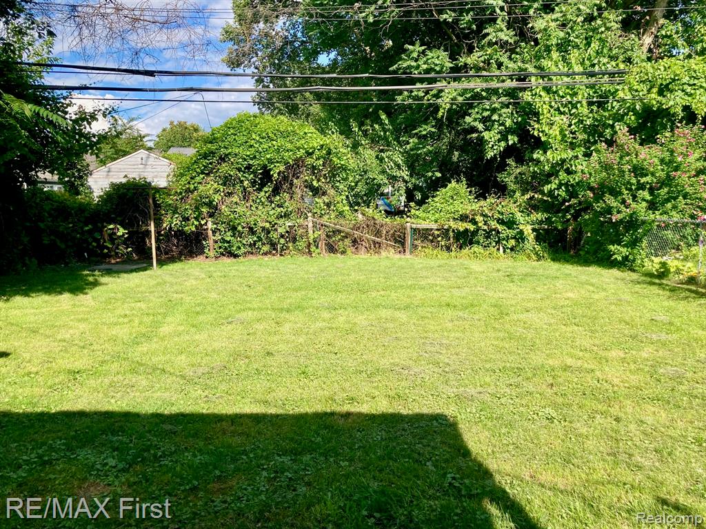 402 KENSINGTON Avenue, Ferndale, MI 48220 — Photo 11