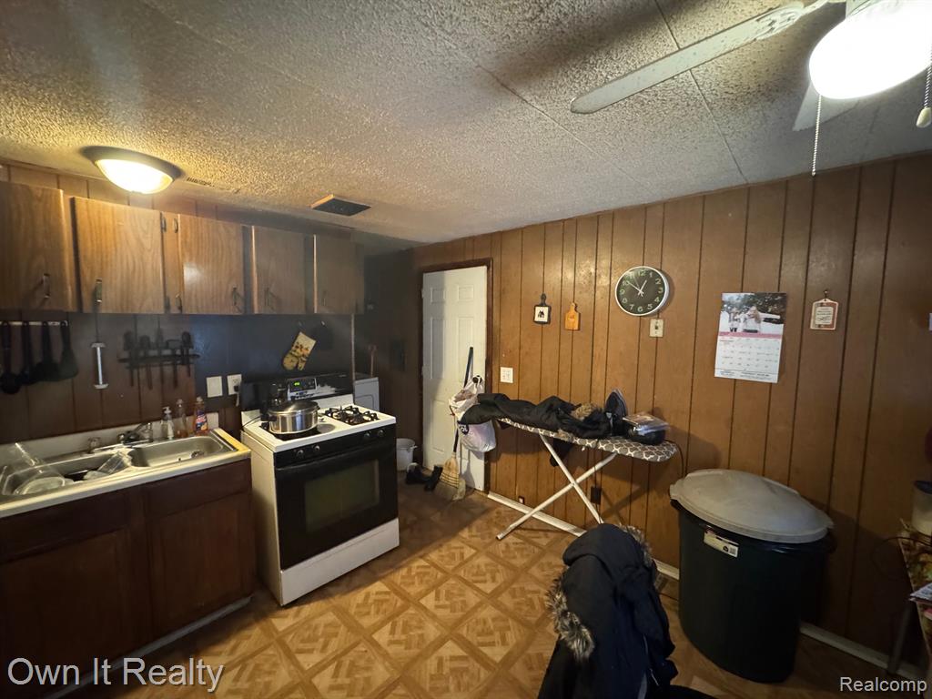 12920 E Canfield Street, Detroit, MI 48215 — Photo 7