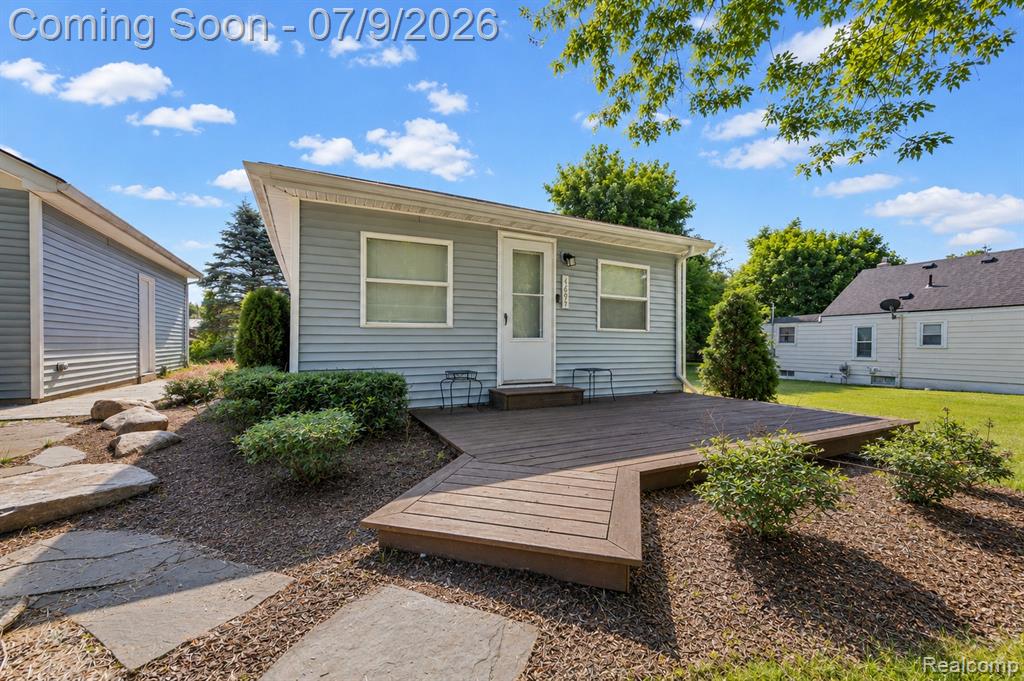 4694 Lakeborn Drive, White Lake, MI 48383 — Photo 2
