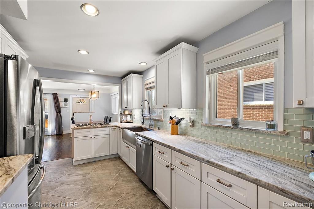 816 W Baker Avenue, Clawson, MI — Photo 23
