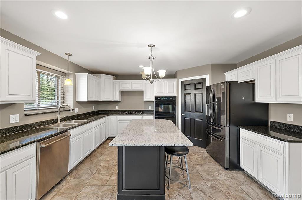49931 Shelby Creek Drive, Utica, MI 48317 — Photo 34